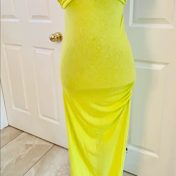 Free People Yellow Dress.. NWT. Halter, adjustable around cup size. - Picture 8 of 10